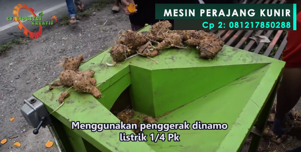 Proses merajang kunir dengan mesin perajang kunir otomatis Proses merajang kunir dengan mesin perajang kunir otomatis